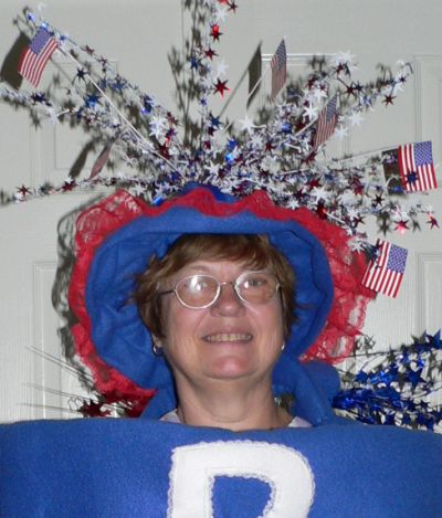 LIZBOOMHAT.JPG, 40 kB
